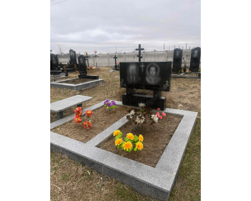 Двойной памятник 102 Двойной памятник 102