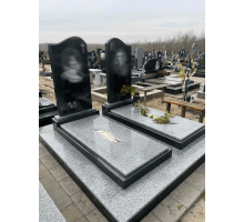 Двойной памятник 109