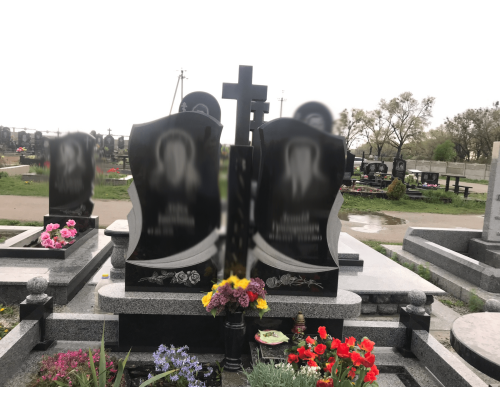 Двойной памятник 11 Двойной памятник 11