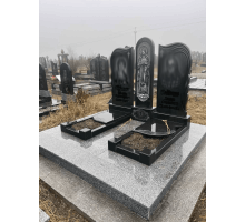 Двойной памятник 111