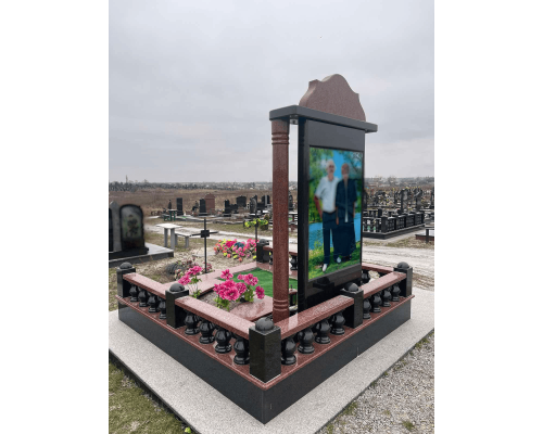 Двойной памятник 18 Двойной памятник 18