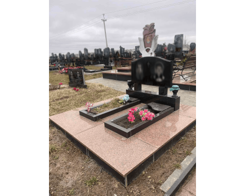 Двойной памятник 28 Двойной памятник 28