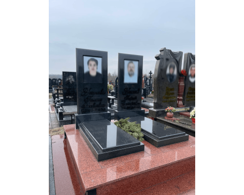 Подвійний пам'ятник 42 Подвійний пам'ятник 42