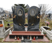 Подвійний пам'ятник 44