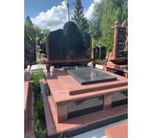 Подвійний пам'ятник 47
