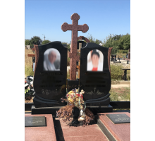 Подвійний пам'ятник 49