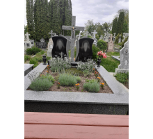 Подвійний пам'ятник 53