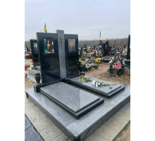 Подвійний пам'ятник 61