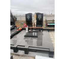 Подвійний пам'ятник 62