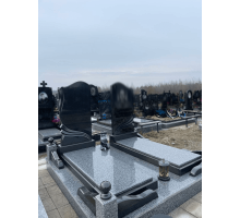 Подвійний пам'ятник 70