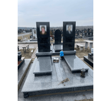 Подвійний пам'ятник 72