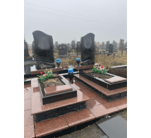 Подвійний пам'ятник 77