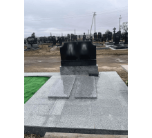 Подвійний пам'ятник 79