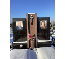 Подвійний пам'ятник 81