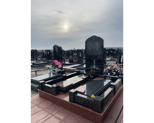 Двойной памятник 83 Двойной памятник 83