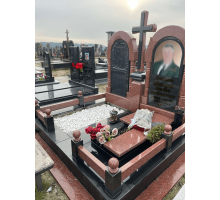 Подвійний пам'ятник 85