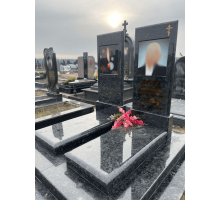 Подвійний пам'ятник 86