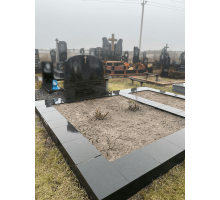 Подвійний пам'ятник 88