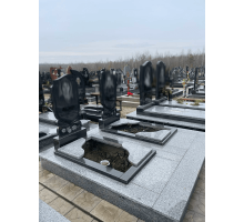 Подвійний пам'ятник 99