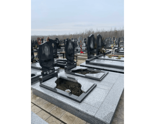 Подвійний пам'ятник 99 Подвійний пам'ятник 99