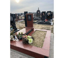 Одинарний пам'ятник 28