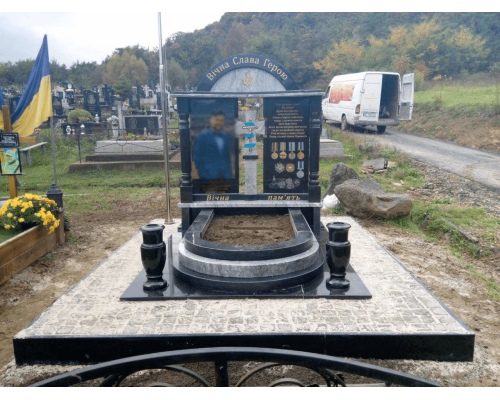 Пам'ятник для військових 35 Пам'ятник для військових 35