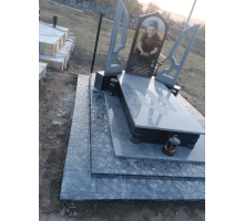 Пам'ятник для військових 42