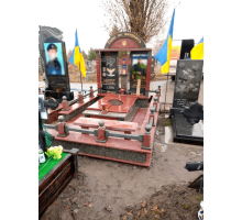 Пам'ятник для військових 73