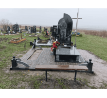Пам'ятник для військових 77