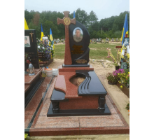 Пам'ятник для військових 83